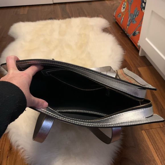 Burberry, Like New Knight Check Tote - Picture 4 of 4